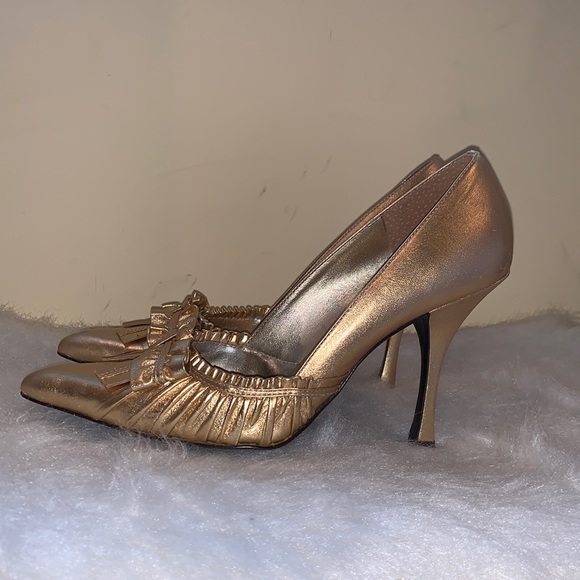 BCBGIRLS Gold Tone Pumps Heels Bow and Ruched Front Pointy Toe Leather - Picture 3 of 10